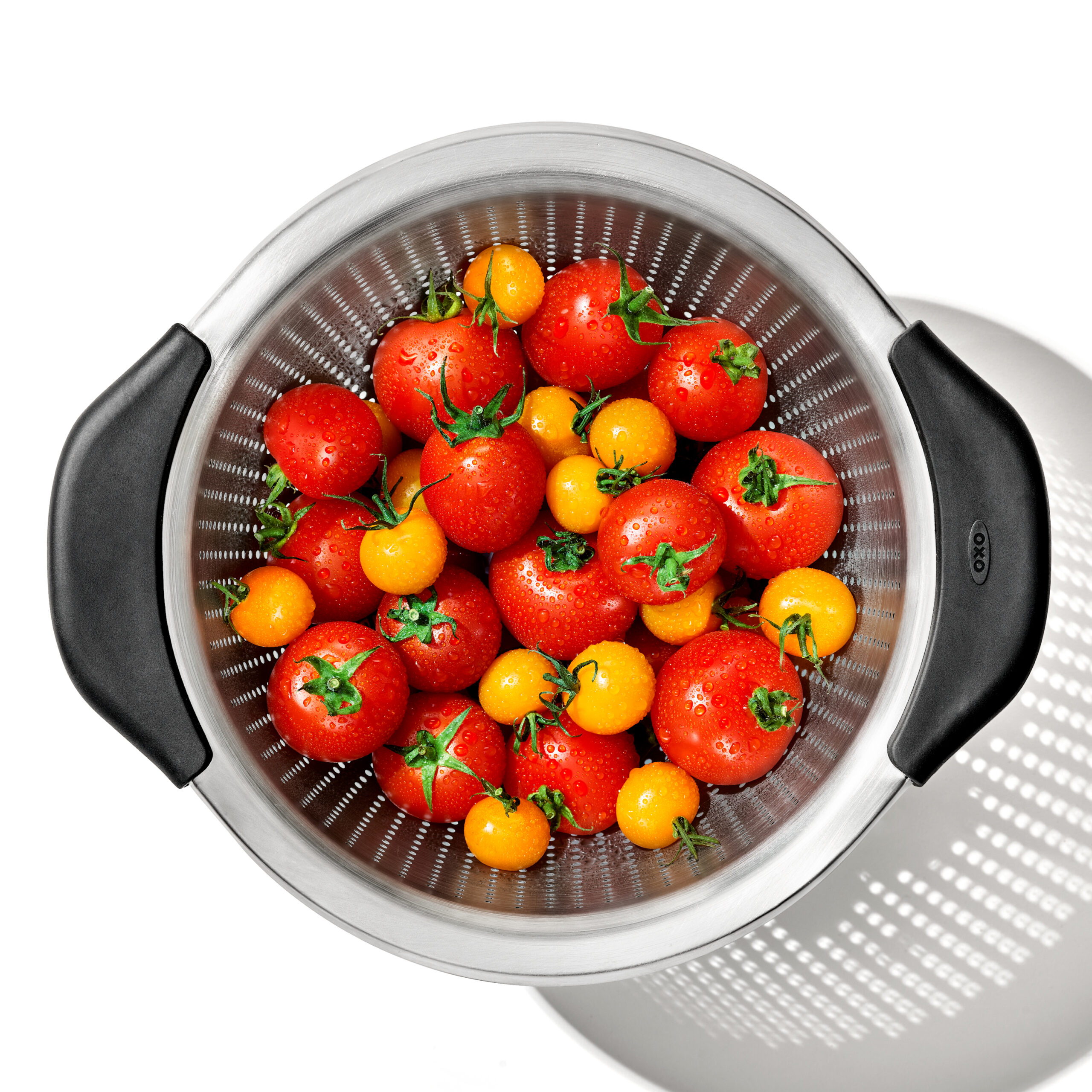 https://www.oxouk.com/wp-content/uploads/GG_11330800_StainlessSteelColander3qt_PDP_02-scaled.jpg